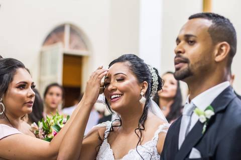 noiva emocionada cerimonia'