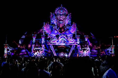 Decoração de permacultura do reveilloz 6 na aldeia outro mundo - lagoinha sp - mundo de oz festival'