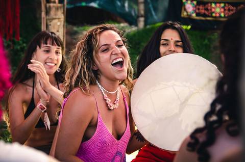 Tenda vermelha do reveilloz 6 na aldeia outro mundo - lagoinha sp - mundo de oz festival'