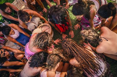 Tenda vermelha do reveilloz 6 na aldeia outro mundo - lagoinha sp - mundo de oz festival'