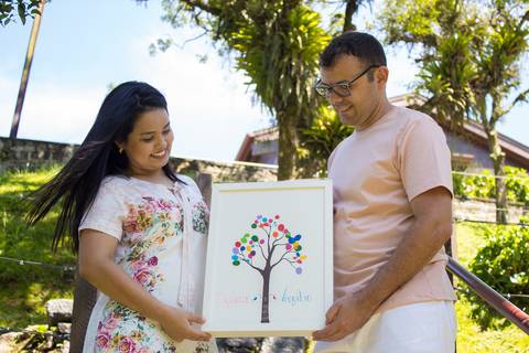 Ensaio Pre Wedding em Paranapiacaba; noivos; ensaio de casal; fotos de casal; trilho de trem; roupa para ensaio fotográfico; poses para casal; casamento; Estação Paranapiacaba; Museu Castelinho'