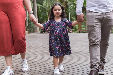 Ensaio fotográfico de família, Parque Celso Daniel, Santo André, 2020, Ana Beatriz Fotografia, mãe, pai e filha'