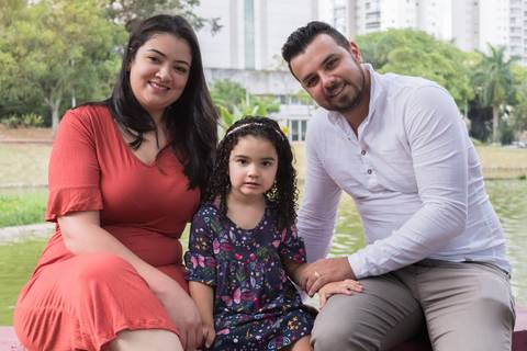 Ensaio fotográfico de família, Parque Celso Daniel, Santo André, 2020, Ana Beatriz Fotografia, mãe, pai e filha'