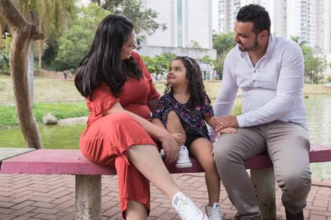 Ensaio fotográfico de família, Parque Celso Daniel, Santo André, 2020, Ana Beatriz Fotografia, mãe, pai e filha'