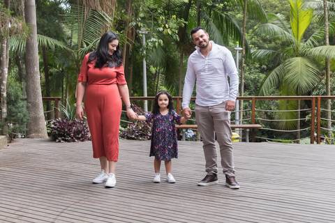 Ensaio fotográfico de família, Parque Celso Daniel, Santo André, 2020, Ana Beatriz Fotografia, mãe, pai e filha'