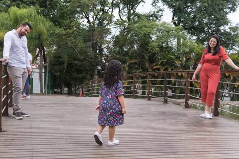Ensaio fotográfico de família, Parque Celso Daniel, Santo André, 2020, Ana Beatriz Fotografia, mãe, pai e filha'