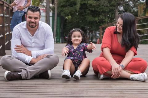 Ensaio fotográfico de família, Parque Celso Daniel, Santo André, 2020, Ana Beatriz Fotografia, mãe, pai e filha'