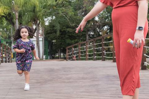 Ensaio fotográfico de família, Parque Celso Daniel, Santo André, 2020, Ana Beatriz Fotografia, mãe, pai e filha'
