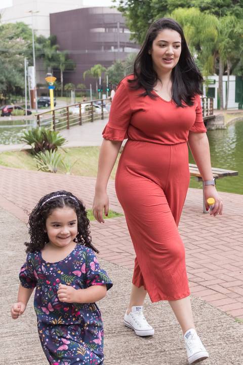 Ensaio fotográfico de família, Parque Celso Daniel, Santo André, 2020, Ana Beatriz Fotografia, mãe, pai e filha'