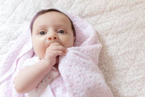 Ensaio de bebê, ensaio fotográfico, lifestyle, sessão em casa, família, foto, bebê, maternidade, mãe e filhas'