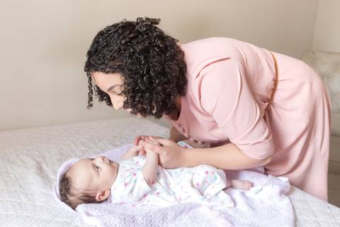 Ensaio de bebê, ensaio fotográfico, lifestyle, sessão em casa, família, foto, bebê, maternidade, mãe e filhas'