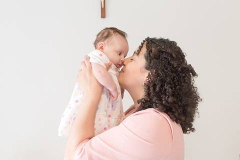 Ensaio de bebê, ensaio fotográfico, lifestyle, sessão em casa, família, foto, bebê, maternidade, mãe e filhas'