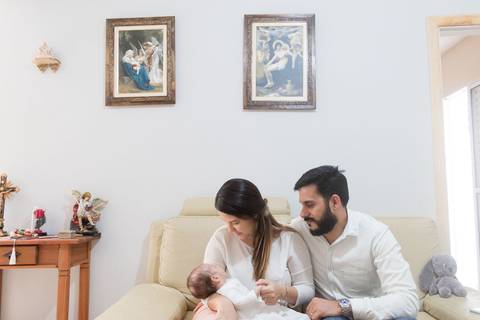 Ensaio de bebê lifestyle em casa; São Paulo; Ana Beatriz Fotografia; 2 meses; família; foto de família'