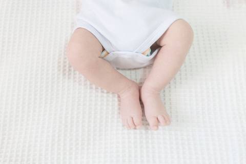 Ensaio de bebê lifestyle em casa; São Paulo; Ana Beatriz Fotografia; 2 meses; família; foto de família'