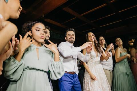 noivos na pista de dança'
