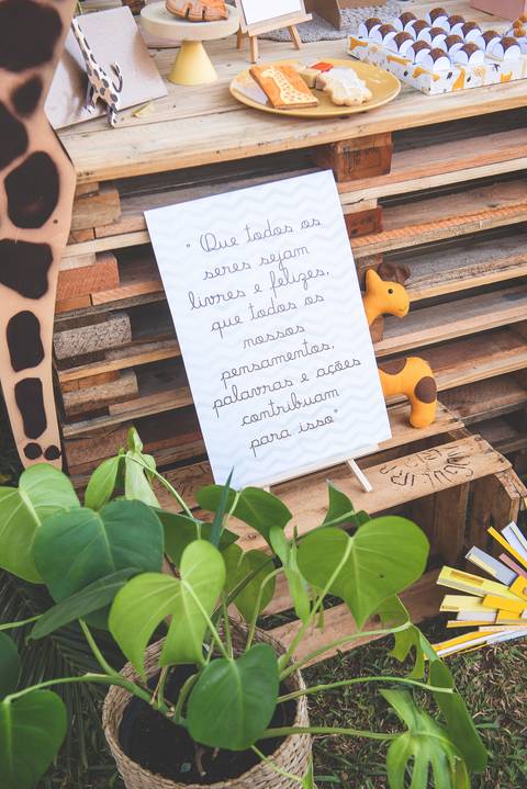 Decoração festa infantil tema girafa'