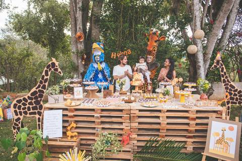 Decoração de festaom tema GIRAFA'