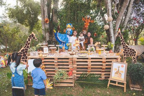 Decoração de festaom tema GIRAFA'