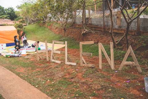 DECORAÇÃO EM MADEIRA PARA ANIVERSÁRIO'