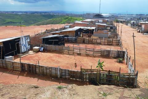 O terreno do Pinheirinho, ocupado há 8 anos e onde vivem mais de 1500 famílias, ou algo entre 6 e 9 mil pessoas'