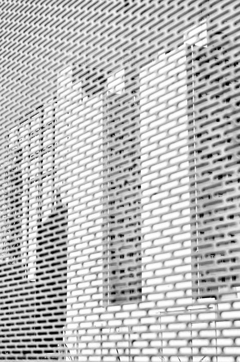 Cidade de São Paulo vista entre grades'