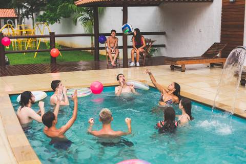 Festa de 15 anos em chácara com piscina'