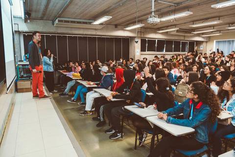 FOTOGRAFIA EM ESCOLA EM SJC'