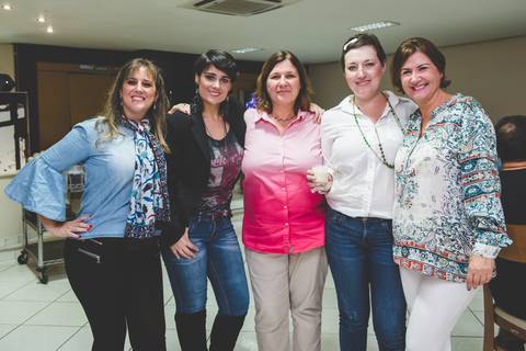 meninas e fotógrafo para aniversário em sjc com abraço especial'