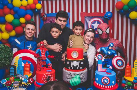 Cake is a fake parabéns'