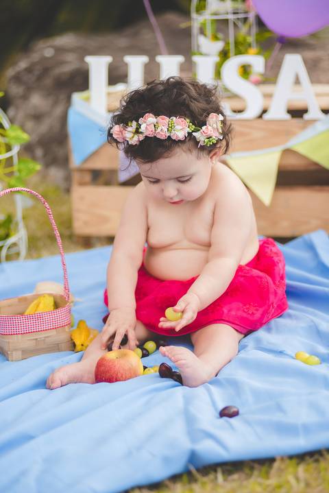 brincando com as frutas'