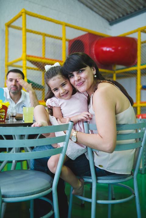 Mãe e filha ao clique da Janousek'