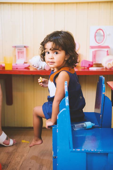Esta o fotógrafo Marcio Janousek roubou ligeiramente o sorriso desta menina'