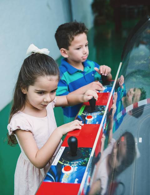 Faça sua festa mais vibrante com www.janousekphotos.com.br'