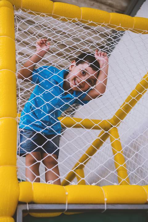 Parece que ele está preso num canil'