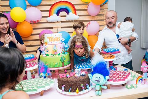 festa infantil em sjccom o tema Trolls'