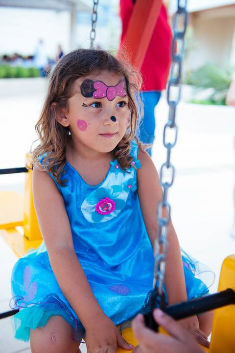 Pinturas faciais são sucesso em festa de criança'