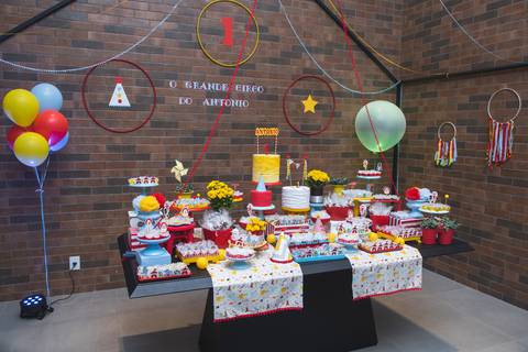 MESA DECORADA PARA FESTA DE ANIVERSÁRIO DO TONY'