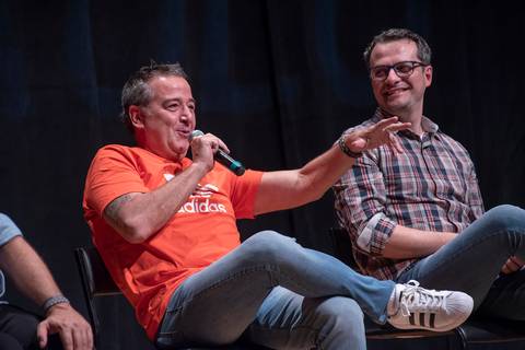 Nasi dando entrevista documentário “Você Não Sabe Quem Eu Sou”, sobre a história do vocalista '