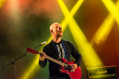 Nasi e Edgard Scandurra  no palco do SESI em SJC'