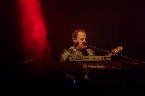 Ao lado de Nasi e Escandurra, completam o grupo os músicos Daniel Rocha (baixo), Evaristo Pádua (bateria) e Johnny Boy (teclados).'