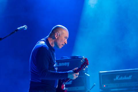 Edgard Scandurra em 1989, lançou seu primeiro disco solo, “Amigos invisíveis”,'