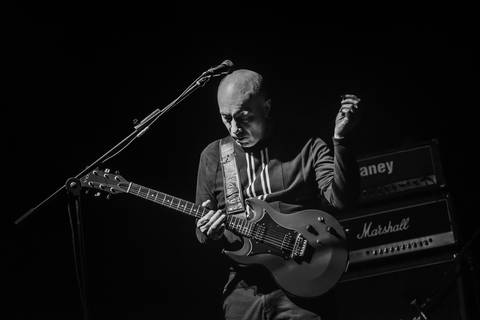 guitarrista  e compositor  do Ira!, Scandurra artista consagrado por seu estilo único em riffs e solos de guitarras'