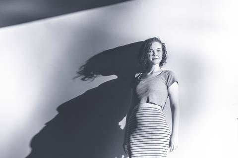 Sombra forte em ensaio da Priscila'