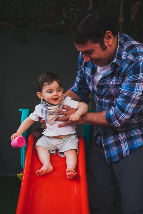 Upa , colinho do titio é sempre bom'