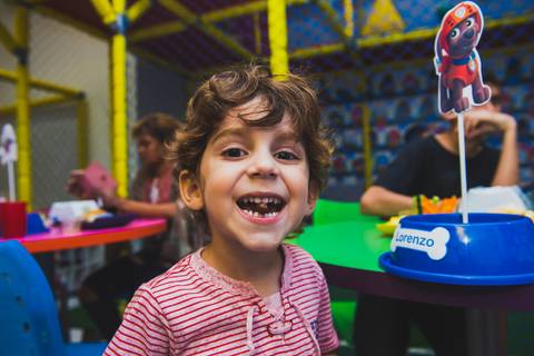 Faça bastante careta e alimente suas fantasias até o ultimo minuto de sua infância,'