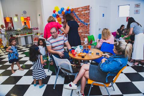 espaço de entretenimento infantil para quem procura beleza'