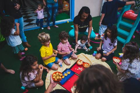  parecia não haver mais espaço para tanta alegria,'