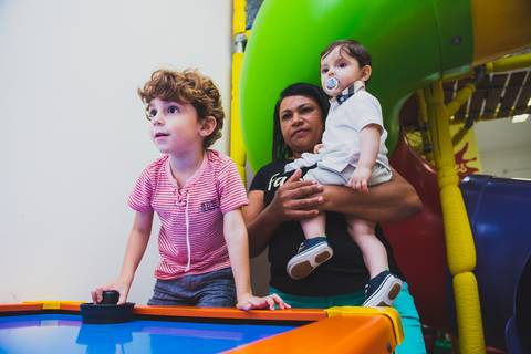 O campeão da noite dos jogos na festa'