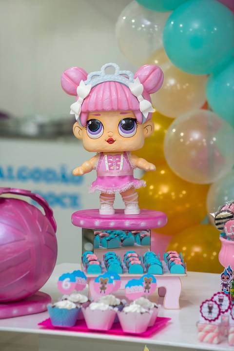 você encontra uma mensagem secreta com dica reveladora que instiga a imaginação sobre qual boneca comprou'