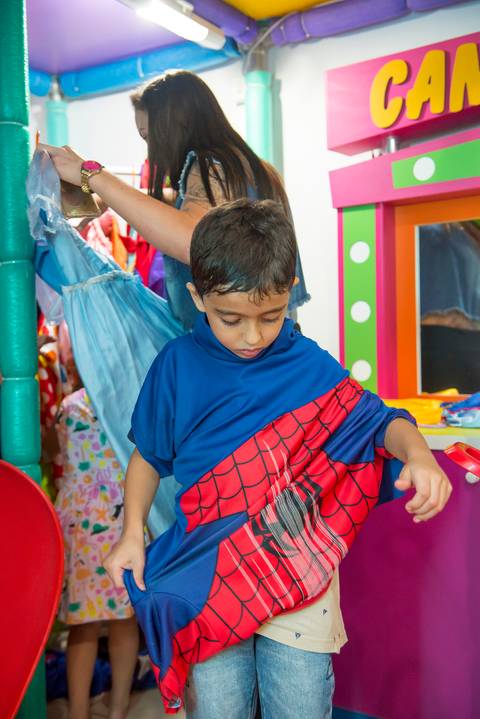 Menino aranha se embranha'